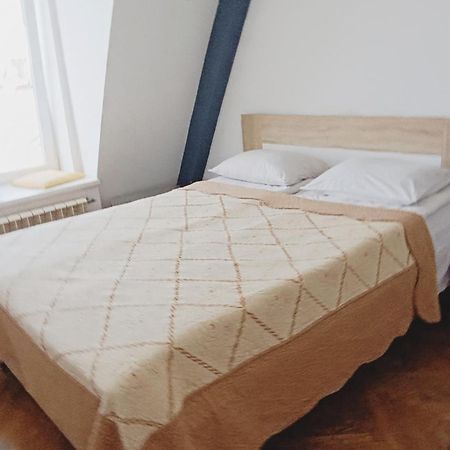 Апартаменти В Центрі На Галицький Для Чотирьох Lviv Luaran gambar