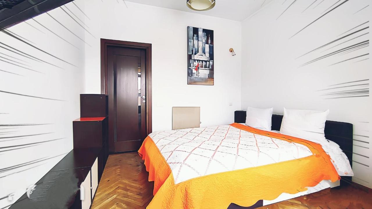 Апартаменти В Центрі На Галицький Для Чотирьох Lviv Luaran gambar